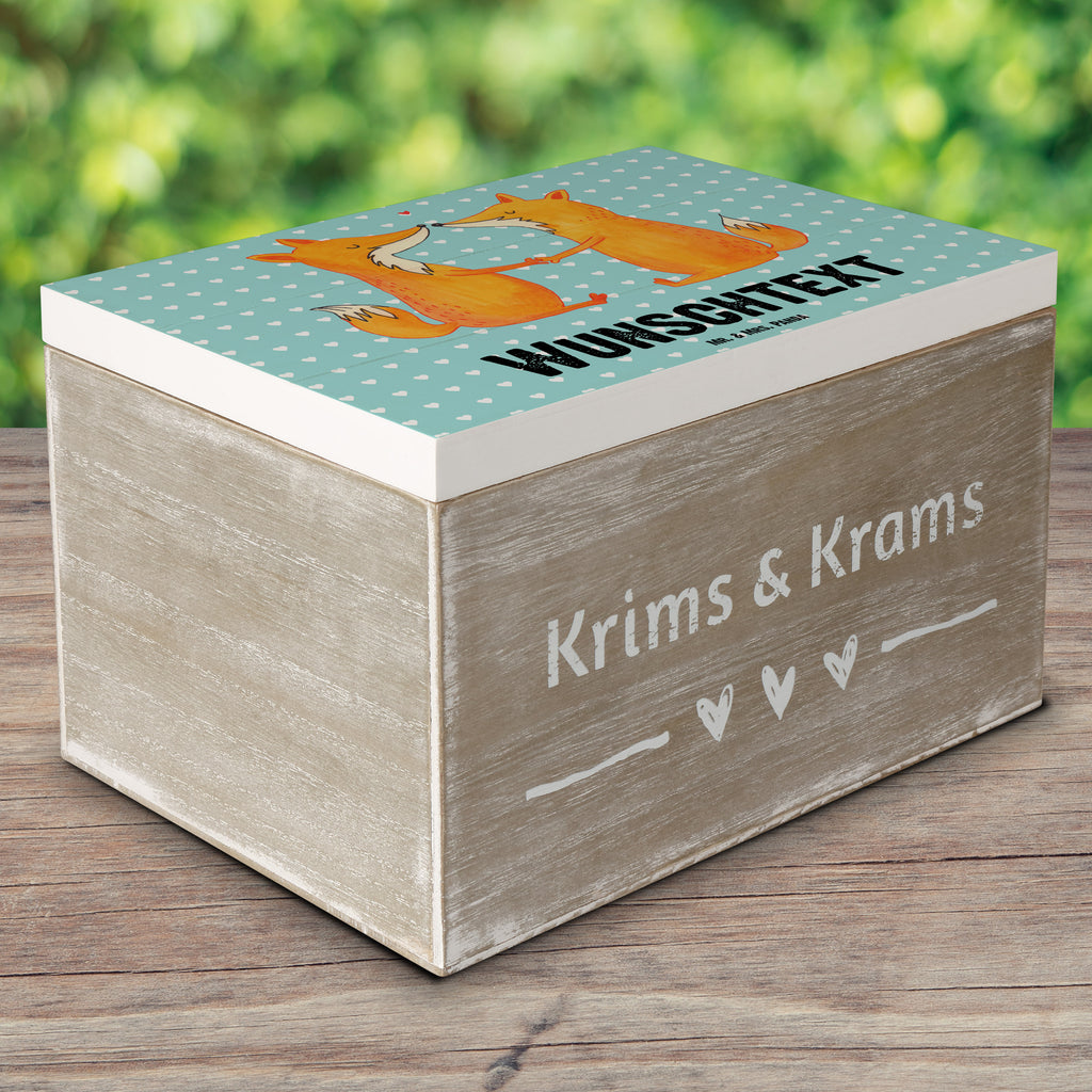 Personalisierte Holzkiste Füchse Liebe Holzkiste mit Namen, Kiste mit Namen, Schatzkiste mit Namen, Truhe mit Namen, Schatulle mit Namen, Erinnerungsbox mit Namen, Erinnerungskiste, mit Namen, Dekokiste mit Namen, Aufbewahrungsbox mit Namen, Holzkiste Personalisiert, Kiste Personalisiert, Schatzkiste Personalisiert, Truhe Personalisiert, Schatulle Personalisiert, Erinnerungsbox Personalisiert, Erinnerungskiste Personalisiert, Dekokiste Personalisiert, Aufbewahrungsbox Personalisiert, Geschenkbox personalisiert, GEschenkdose personalisiert, Fuchs, Füchse, Fox, Liebe, Liebespaar, Paar, Partner, Freundin, Freund, Ehe, Verlobte, Ehemann, Ehefrau, Liebesbeweis