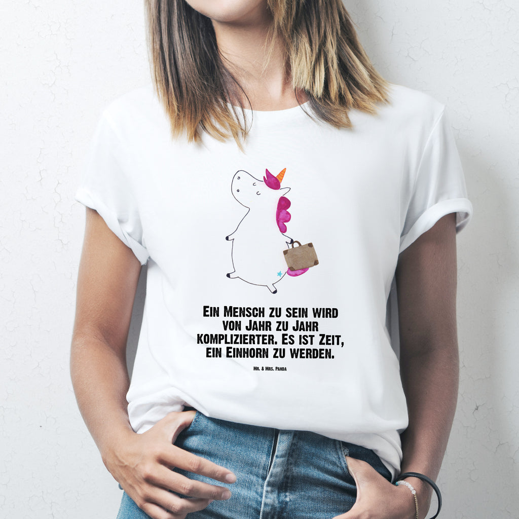 T-Shirt Standard Einhorn Koffer T-Shirt, Shirt, Tshirt, Lustiges T-Shirt, T-Shirt mit Spruch, Party, Junggesellenabschied, Jubiläum, Geburstag, Herrn, Damen, Männer, Frauen, Schlafshirt, Nachthemd, Sprüche, Einhorn, Einhörner, Einhorn Deko, Pegasus, Unicorn, unicorn, Koffer, Verreisen, Reise, Gepäck, Abenteuer, Erwachsen, Kind, albern, Spaß, lustig, witzig