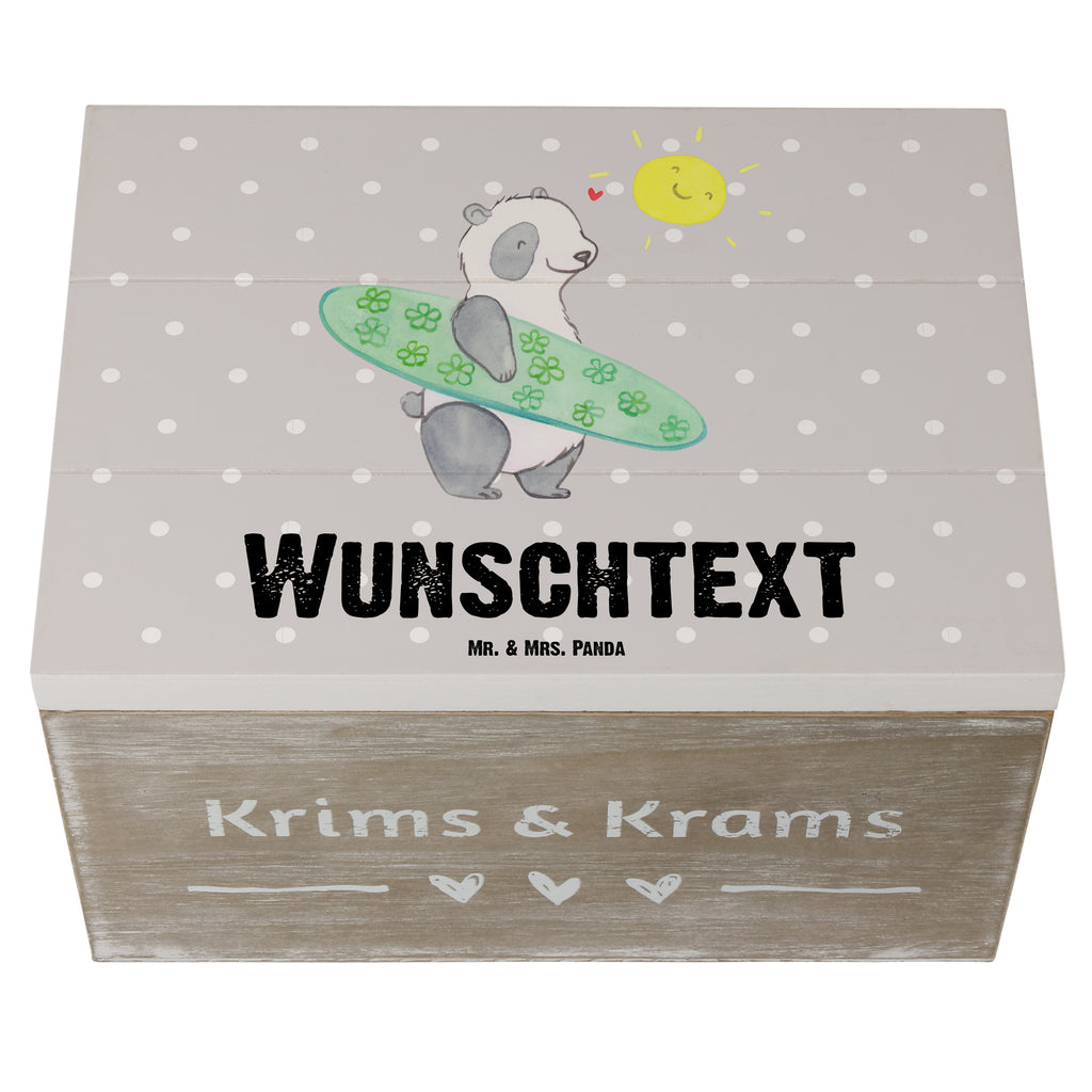 Personalisierte Holzkiste Panda Surfen Holzkiste mit Namen, Kiste mit Namen, Schatzkiste mit Namen, Truhe mit Namen, Schatulle mit Namen, Erinnerungsbox mit Namen, Erinnerungskiste, mit Namen, Dekokiste mit Namen, Aufbewahrungsbox mit Namen, Holzkiste Personalisiert, Kiste Personalisiert, Schatzkiste Personalisiert, Truhe Personalisiert, Schatulle Personalisiert, Erinnerungsbox Personalisiert, Erinnerungskiste Personalisiert, Dekokiste Personalisiert, Aufbewahrungsbox Personalisiert, Geschenkbox personalisiert, GEschenkdose personalisiert, Geschenk, Sport, Sportart, Hobby, Schenken, Danke, Dankeschön, Auszeichnung, Gewinn, Sportler, Wellenreiten, Surfen, Surfschule