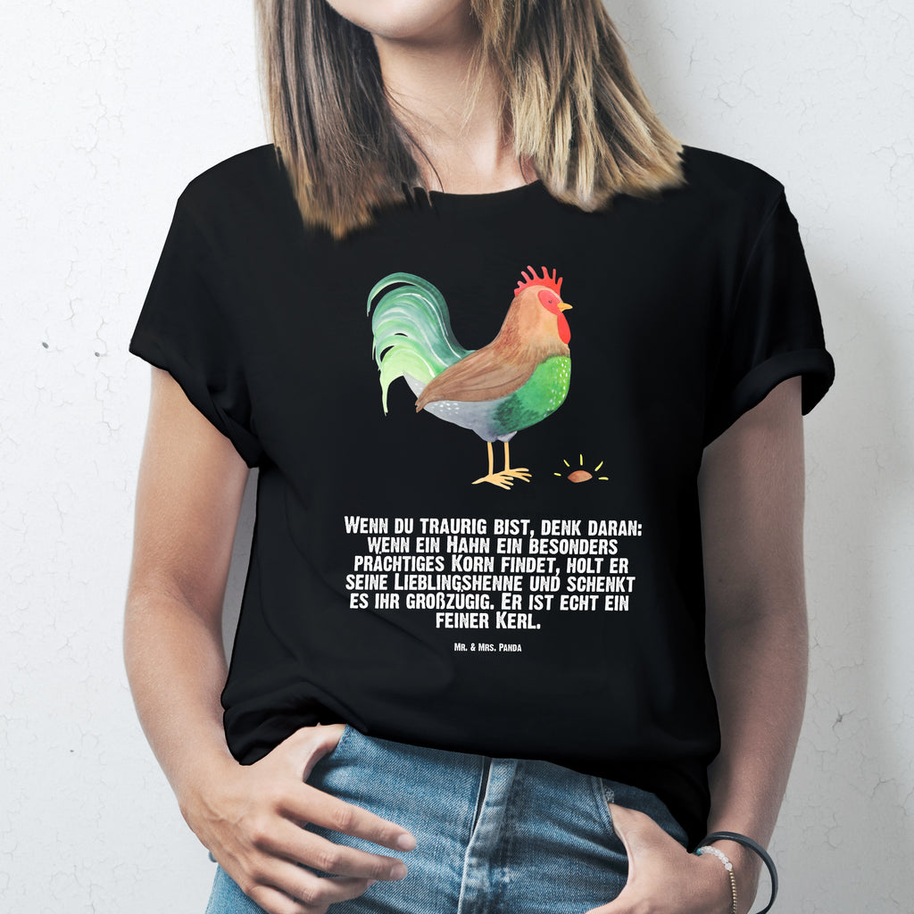 T-Shirt Standard Hahn mit Korn T-Shirt, Shirt, Tshirt, Lustiges T-Shirt, T-Shirt mit Spruch, Party, Junggesellenabschied, Jubiläum, Geburstag, Herrn, Damen, Männer, Frauen, Schlafshirt, Nachthemd, Sprüche, Bauernhof, Hoftiere, Landwirt, Landwirtin, Hahn, Korn, Henne, Eier, Natur