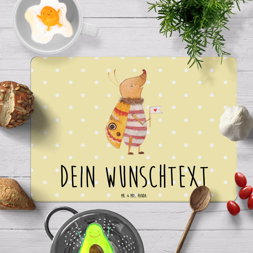 Personalisiertes Tischset Nachtfalter mit Fähnchen Personalisiertes Tischet, Personalisierter Tischuntersetzer, Personalisiertes Platzset, tischset personalisiert, personalisiertes tischset, personalisierte platzsets, platzset personalisiert, personalisierte platzdeckchen, platzdeckchen personalisiert, tischset mit namen, platzdeckchen mit namen, platzset mit namen abwaschbar, platzset mit namen, tischset abwaschbar mit namen, Tiermotive, Gute Laune, lustige Sprüche, Tiere, Nachtfalter, Käfer, Spruch lustig, Spruch witzig, süß, niedlich, Küche Deko, Was kostet die Welt