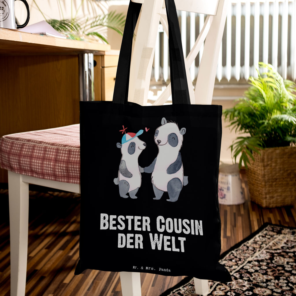 Tragetasche Panda Bester Cousin der Welt Beuteltasche, Beutel, Einkaufstasche, Jutebeutel, Stoffbeutel, Tasche, Shopper, Umhängetasche, Strandtasche, Schultertasche, Stofftasche, Tragetasche, Badetasche, Jutetasche, Einkaufstüte, Laptoptasche, für, Dankeschön, Geschenk, Schenken, Geburtstag, Geburtstagsgeschenk, Geschenkidee, Danke, Bedanken, Mitbringsel, Freude machen, Geschenktipp, Cousin, Kousin, Vetter, Sohn von Onkel, Sohn von Tante, Familie, Verwandtschaft, Cousine