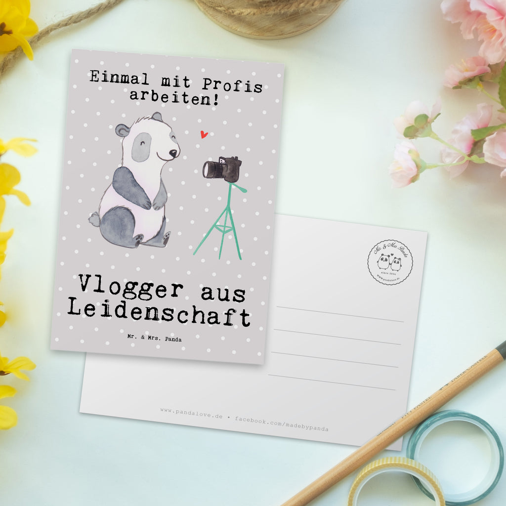 Postkarte Vlogger aus Leidenschaft Postkarte, Karte, Geschenkkarte, Grußkarte, Einladung, Ansichtskarte, Geburtstagskarte, Einladungskarte, Dankeskarte, Ansichtskarten, Einladung Geburtstag, Einladungskarten Geburtstag, Beruf, Ausbildung, Jubiläum, Abschied, Rente, Kollege, Kollegin, Geschenk, Schenken, Arbeitskollege, Mitarbeiter, Firma, Danke, Dankeschön