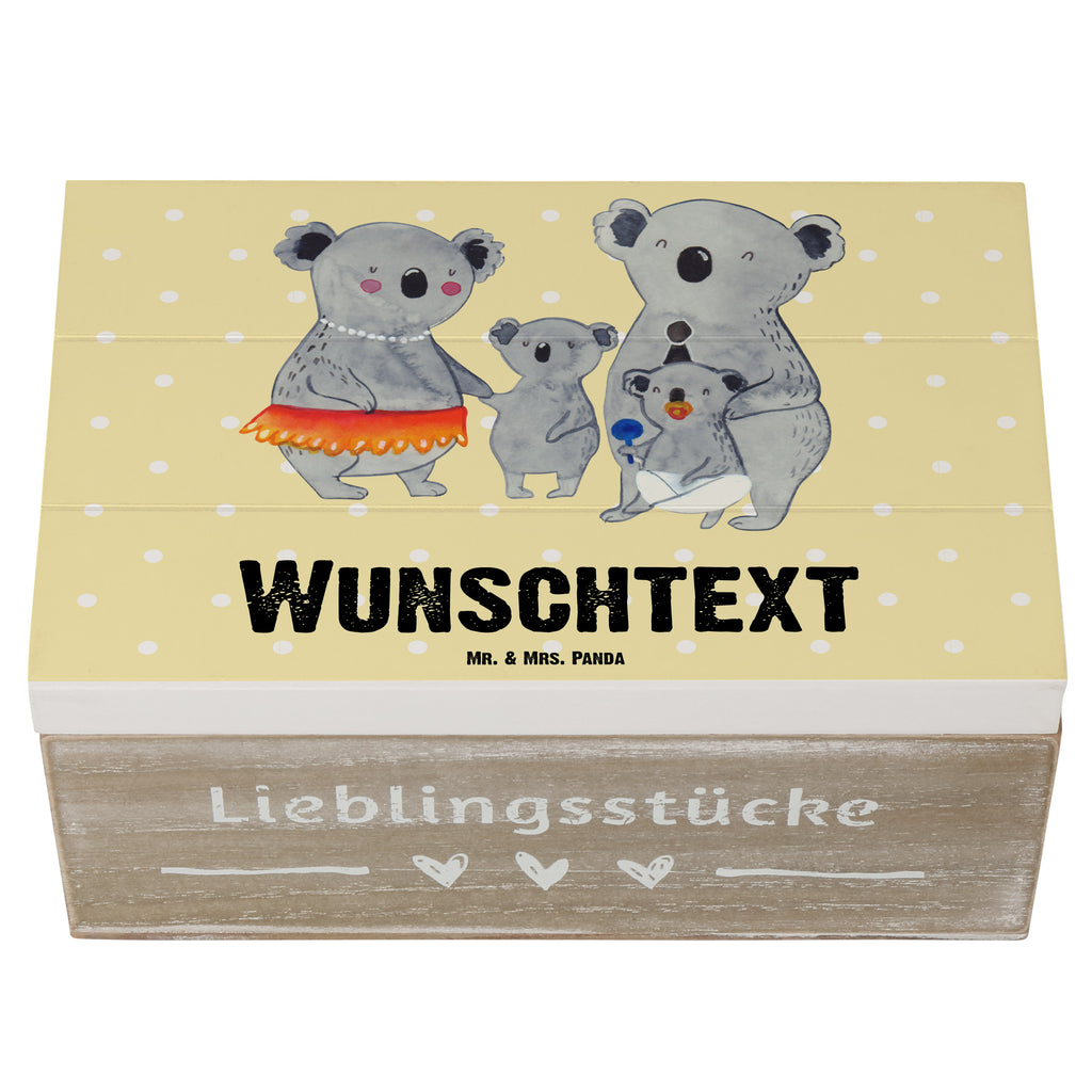 Personalisierte Holzkiste Koala Familie Holzkiste mit Namen, Kiste mit Namen, Schatzkiste mit Namen, Truhe mit Namen, Schatulle mit Namen, Erinnerungsbox mit Namen, Erinnerungskiste, mit Namen, Dekokiste mit Namen, Aufbewahrungsbox mit Namen, Holzkiste Personalisiert, Kiste Personalisiert, Schatzkiste Personalisiert, Truhe Personalisiert, Schatulle Personalisiert, Erinnerungsbox Personalisiert, Erinnerungskiste Personalisiert, Dekokiste Personalisiert, Aufbewahrungsbox Personalisiert, Geschenkbox personalisiert, GEschenkdose personalisiert, Familie, Vatertag, Muttertag, Bruder, Schwester, Mama, Papa, Oma, Opa, Koala, Koalas, Family, Kinder, Geschwister, Familienleben