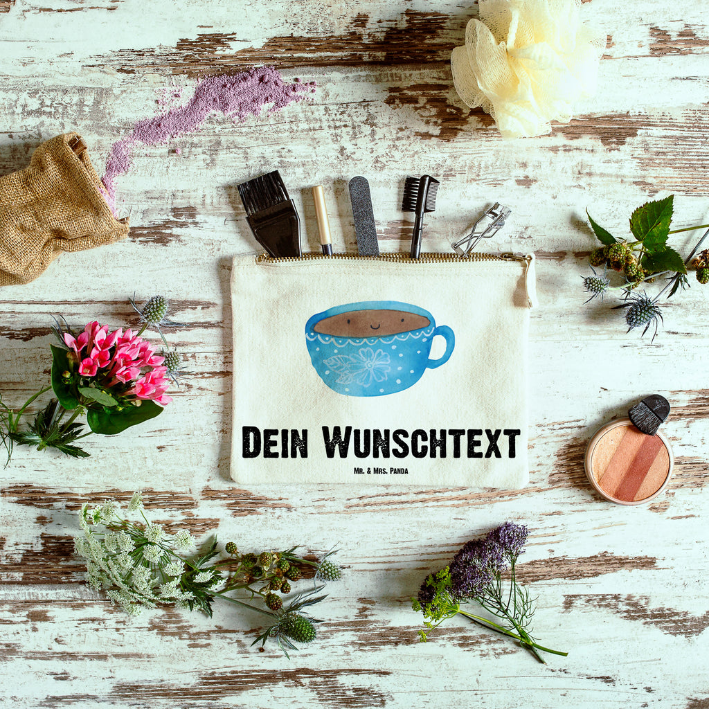 Personalisierte Schminktasche Kaffee Tasse Personalisierte Schminktasche, Personalisierte Kosmetiktasche, Personalisierter Kosmetikbeutel, Personalisiertes Stiftemäppchen, Personalisiertes Etui, Personalisierte Federmappe, Personalisierte Makeup Bag, Personalisiertes Schminketui, Personalisiertes Kosmetiketui, Personalisiertes Schlamperetui, Schminktasche mit Namen, Kosmetiktasche mit Namen, Kosmetikbeutel mit Namen, Stiftemäppchen mit Namen, Etui mit Namen, Federmappe mit Namen, Makeup Bg mit Namen, Schminketui mit Namen, Kosmetiketui mit Namen, Schlamperetui mit Namen, Schminktasche personalisieren, Schminktasche bedrucken, Schminktasche selbst gestalten, Tiermotive, Gute Laune, lustige Sprüche, Tiere, Kaffee, Tasse, Liebe, Geschmack, Genuss, Glücklich