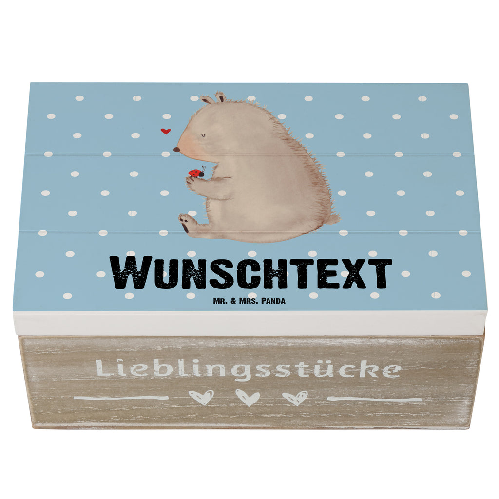 Personalisierte Holzkiste Bär Marienkäfer Holzkiste mit Namen, Kiste mit Namen, Schatzkiste mit Namen, Truhe mit Namen, Schatulle mit Namen, Erinnerungsbox mit Namen, Erinnerungskiste, mit Namen, Dekokiste mit Namen, Aufbewahrungsbox mit Namen, Holzkiste Personalisiert, Kiste Personalisiert, Schatzkiste Personalisiert, Truhe Personalisiert, Schatulle Personalisiert, Erinnerungsbox Personalisiert, Erinnerungskiste Personalisiert, Dekokiste Personalisiert, Aufbewahrungsbox Personalisiert, Geschenkbox personalisiert, GEschenkdose personalisiert, Bär, Teddy, Teddybär, Marienkäfer, Liebe, Freiheit, Motivation, Das Leben ist schön