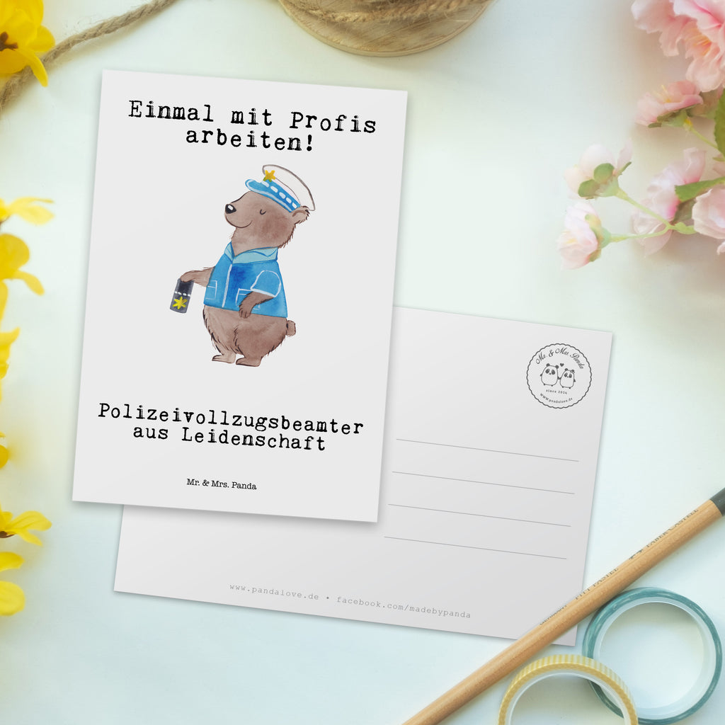 Postkarte Polizeivollzugsbeamter aus Leidenschaft Postkarte, Karte, Geschenkkarte, Grußkarte, Einladung, Ansichtskarte, Geburtstagskarte, Einladungskarte, Dankeskarte, Ansichtskarten, Einladung Geburtstag, Einladungskarten Geburtstag, Beruf, Ausbildung, Jubiläum, Abschied, Rente, Kollege, Kollegin, Geschenk, Schenken, Arbeitskollege, Mitarbeiter, Firma, Danke, Dankeschön, Polizeivollzugsbeamter, Polizist, Polizei