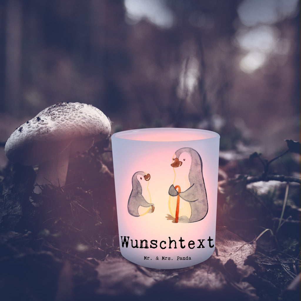 Personalisiertes Windlicht Pinguin Bester Großvater der Welt Personalisiertes Windlicht, Personalisiertes Windlicht Glas, Personalisiertes Teelichtglas, Personalisierter Teelichthalter, Personalisiertes Kerzenglas, Personalisierte Kerze, Personalisiertes Teelicht, Windlicht mit Namen, Windlicht Glas mit Namen, Teelichtglas mit Namen, Teelichthalter mit Namen, Teelichter mit Namen, Kerzenglas mit Namen, Kerze mit Namen, Teelicht mit Namen, Namenspersonalisierung, Name, selbst gestalten, Wunschtext, Bedrucken, für, Dankeschön, Geschenk, Schenken, Geburtstag, Geburtstagsgeschenk, Geschenkidee, Danke, Bedanken, Mitbringsel, Freude machen, Geschenktipp, Großvater, Grossvater, Opa, Opi. Großpapa, Großeltern, Enkel, Enkelin, Enkelkind, Kleinigkeit, Oppa, Oppi, Bester