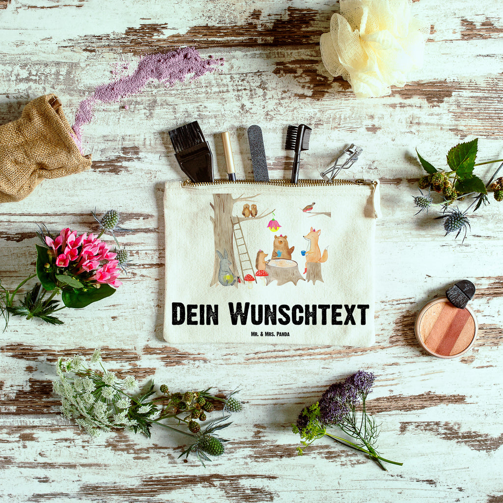 Personalisierte Schminktasche Waldtiere Picknick Personalisierte Schminktasche, Personalisierte Kosmetiktasche, Personalisierter Kosmetikbeutel, Personalisiertes Stiftemäppchen, Personalisiertes Etui, Personalisierte Federmappe, Personalisierte Makeup Bag, Personalisiertes Schminketui, Personalisiertes Kosmetiketui, Personalisiertes Schlamperetui, Schminktasche mit Namen, Kosmetiktasche mit Namen, Kosmetikbeutel mit Namen, Stiftemäppchen mit Namen, Etui mit Namen, Federmappe mit Namen, Makeup Bg mit Namen, Schminketui mit Namen, Kosmetiketui mit Namen, Schlamperetui mit Namen, Schminktasche personalisieren, Schminktasche bedrucken, Schminktasche selbst gestalten, Tiermotive, Gute Laune, lustige Sprüche, Tiere, Waldtiere, Picknick, Wald, Fuchs, Hase, Igel, Maus, Eichhörnchen