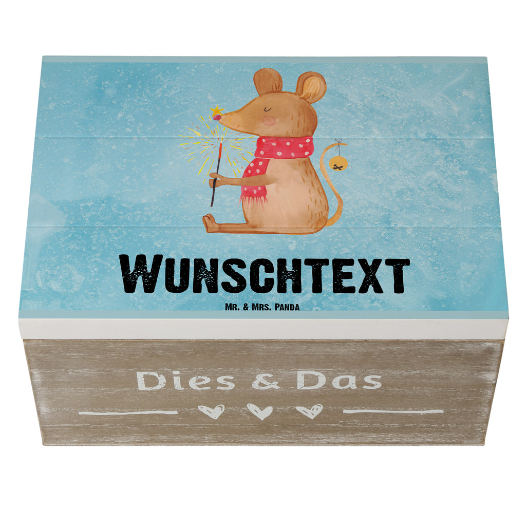 Personalisierte Holzkiste Maus Weihnachten Holzkiste mit Namen, Kiste mit Namen, Schatzkiste mit Namen, Truhe mit Namen, Schatulle mit Namen, Erinnerungsbox mit Namen, Erinnerungskiste, mit Namen, Dekokiste mit Namen, Aufbewahrungsbox mit Namen, Holzkiste Personalisiert, Kiste Personalisiert, Schatzkiste Personalisiert, Truhe Personalisiert, Schatulle Personalisiert, Erinnerungsbox Personalisiert, Erinnerungskiste Personalisiert, Dekokiste Personalisiert, Aufbewahrungsbox Personalisiert, Geschenkbox personalisiert, GEschenkdose personalisiert, Winter, Weihnachten, Weihnachtsdeko, Nikolaus, Advent, Heiligabend, Wintermotiv, Frohe Weihnachten, Weihnachtsgruß, Weihnachtsmotiv, Maus, Mäuschen, Weihnachtswunder