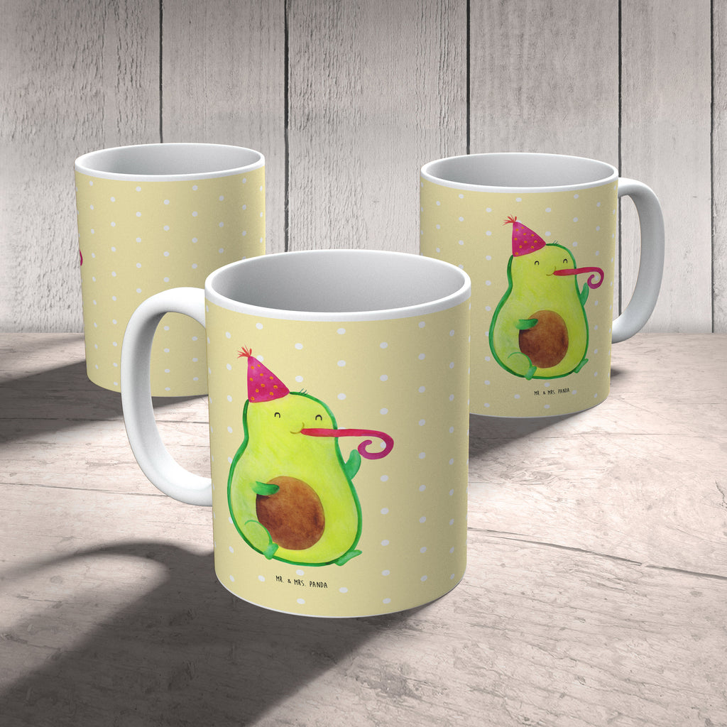 Tasse Avocado Feier Tasse, Kaffeetasse, Teetasse, Becher, Kaffeebecher, Teebecher, Keramiktasse, Porzellantasse, Büro Tasse, Geschenk Tasse, Tasse Sprüche, Tasse Motive, Kaffeetassen, Tasse bedrucken, Designer Tasse, Cappuccino Tassen, Schöne Teetassen, Avocado, Veggie, Vegan, Gesund, Party, Feierlichkeit, Feier, Fete, Geburtstag, Gute Laune, Tröte