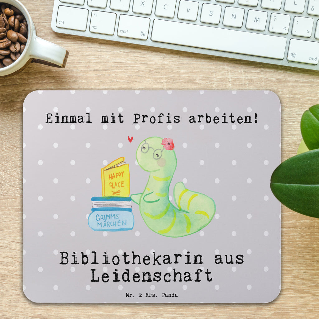 Mauspad Bibliothekarin aus Leidenschaft Mousepad, Computer zubehör, Büroausstattung, PC Zubehör, Arbeitszimmer, Mauspad, Einzigartiges Mauspad, Designer Mauspad, Mausunterlage, Mauspad Büro, Beruf, Ausbildung, Jubiläum, Abschied, Rente, Kollege, Kollegin, Geschenk, Schenken, Arbeitskollege, Mitarbeiter, Firma, Danke, Dankeschön, Bibliothekarin, Buchhandlung, Bibliothek, Bücherwurm, Leseratte, Bücherliebe