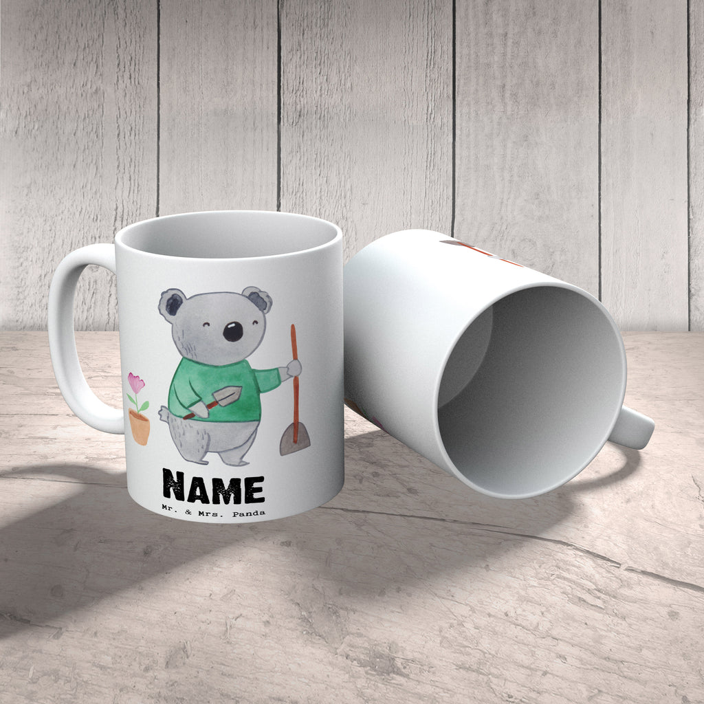 Personalisierte Tasse Garten- und Landschaftsbauerin mit Herz Personalisierte Tasse, Namenstasse, Wunschname, Personalisiert, Tasse, Namen, Drucken, Tasse mit Namen, Beruf, Ausbildung, Jubiläum, Abschied, Rente, Kollege, Kollegin, Geschenk, Schenken, Arbeitskollege, Mitarbeiter, Firma, Danke, Dankeschön, Gärtnerin, Gartenplaner, Gärtnerei, Gartenbau, Hobbygärtnerin, Garten- und Landschaftsbauerin