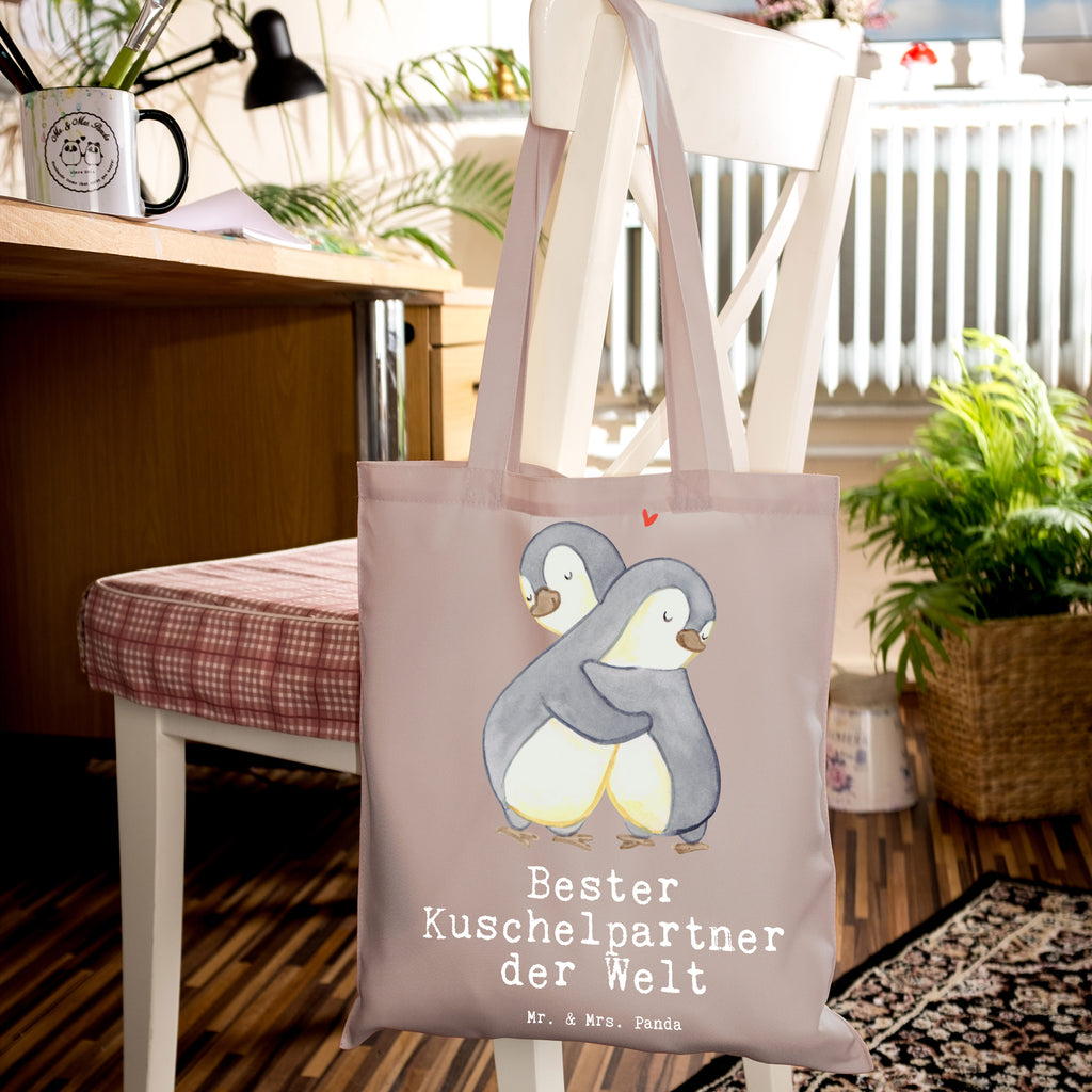 Tragetasche Pinguin Bester Kuschelpartner der Welt Beuteltasche, Beutel, Einkaufstasche, Jutebeutel, Stoffbeutel, Tasche, Shopper, Umhängetasche, Strandtasche, Schultertasche, Stofftasche, Tragetasche, Badetasche, Jutetasche, Einkaufstüte, Laptoptasche, für, Dankeschön, Geschenk, Schenken, Geburtstag, Geburtstagsgeschenk, Geschenkidee, Danke, Bedanken, Mitbringsel, Freude machen, Geschenktipp, Kuschelpartner, Lebenspartner, Ehepartner, Partner, Ehemann, Ehefrau, Kuscheln, Bett, Liebe, Freund, Freundin, Hochzeitstag, verliebt