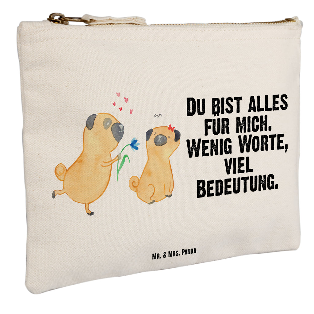 Schminktasche Mops verliebt Schminktasche, Kosmetiktasche, Kosmetikbeutel, Stiftemäppchen, Etui, Federmappe, Makeup, XXL, Schminketui, Kosmetiketui, Schlamperetui, Hund, Hundemotiv, Haustier, Hunderasse, Tierliebhaber, Hundebesitzer, Sprüche, Mops, Möpse, Hundeliebe, verliebt, Liebe, Liebesspruch. Verlobt, Geschenk Freund, Partner