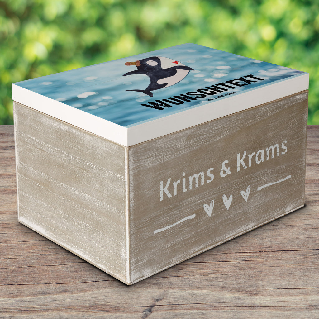 Personalisierte Holzkiste Orca Zylinder Holzkiste mit Namen, Kiste mit Namen, Schatzkiste mit Namen, Truhe mit Namen, Schatulle mit Namen, Erinnerungsbox mit Namen, Erinnerungskiste, mit Namen, Dekokiste mit Namen, Aufbewahrungsbox mit Namen, Holzkiste Personalisiert, Kiste Personalisiert, Schatzkiste Personalisiert, Truhe Personalisiert, Schatulle Personalisiert, Erinnerungsbox Personalisiert, Erinnerungskiste Personalisiert, Dekokiste Personalisiert, Aufbewahrungsbox Personalisiert, Geschenkbox personalisiert, GEschenkdose personalisiert, Meerestiere, Meer, Urlaub, Narwal, Glitter, Konfetti, Glitzer, Geburtstag, Feier, Fete, Fest, Glückwunsch, Orca