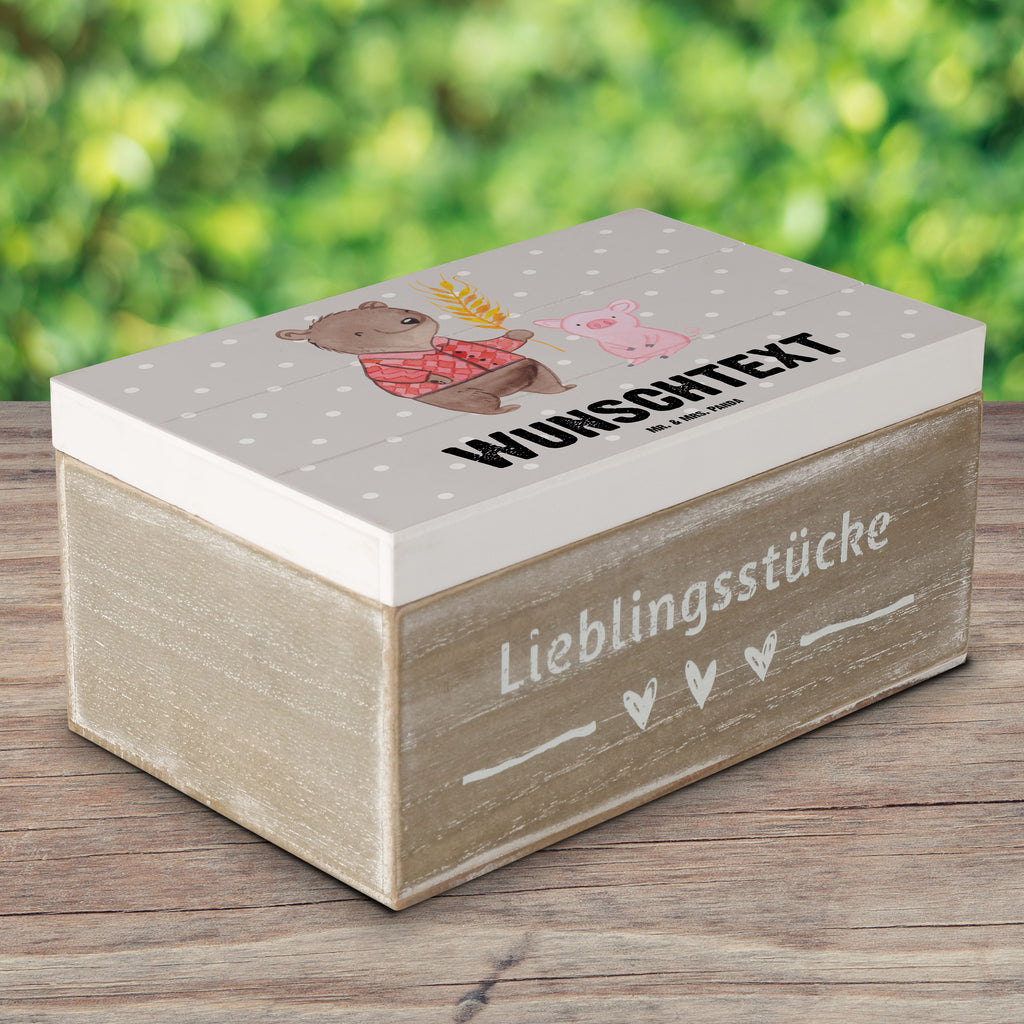 Personalisierte Holzkiste Landwirt mit Herz Holzkiste mit Namen, Kiste mit Namen, Schatzkiste mit Namen, Truhe mit Namen, Schatulle mit Namen, Erinnerungsbox mit Namen, Erinnerungskiste, mit Namen, Dekokiste mit Namen, Aufbewahrungsbox mit Namen, Holzkiste Personalisiert, Kiste Personalisiert, Schatzkiste Personalisiert, Truhe Personalisiert, Schatulle Personalisiert, Erinnerungsbox Personalisiert, Erinnerungskiste Personalisiert, Dekokiste Personalisiert, Aufbewahrungsbox Personalisiert, Geschenkbox personalisiert, GEschenkdose personalisiert, Beruf, Ausbildung, Jubiläum, Abschied, Rente, Kollege, Kollegin, Geschenk, Schenken, Arbeitskollege, Mitarbeiter, Firma, Danke, Dankeschön, Landwirt; Bauer, Tierwirt, Agronom, Farmer, Bauernhof