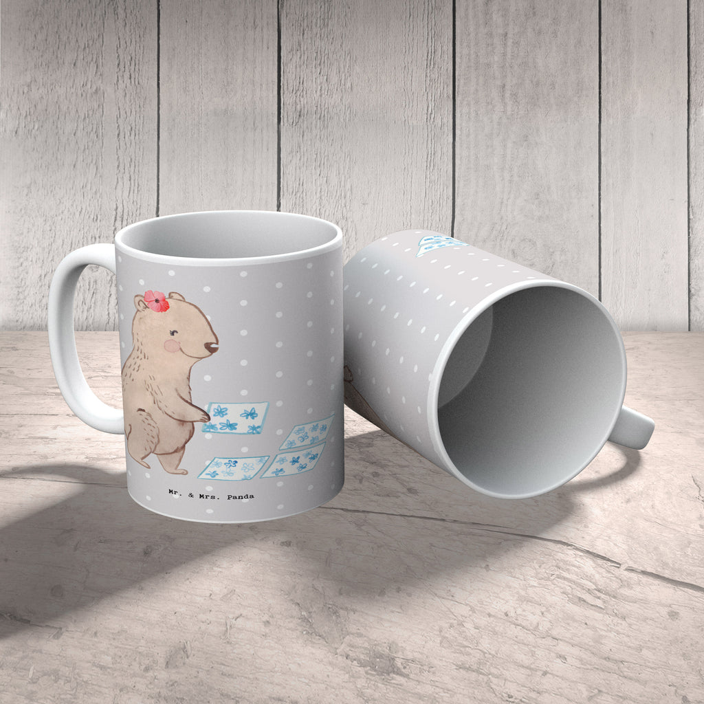 Tasse Fliesenlegerin mit Herz Tasse, Kaffeetasse, Teetasse, Becher, Kaffeebecher, Teebecher, Keramiktasse, Porzellantasse, Büro Tasse, Geschenk Tasse, Tasse Sprüche, Tasse Motive, Kaffeetassen, Tasse bedrucken, Designer Tasse, Cappuccino Tassen, Schöne Teetassen, Beruf, Ausbildung, Jubiläum, Abschied, Rente, Kollege, Kollegin, Geschenk, Schenken, Arbeitskollege, Mitarbeiter, Firma, Danke, Dankeschön, Fliesenlegerin, Gesellenprüfung, Fliesenlegermeisterin, Fliesenlegerbetrieb, Fliesenfachhandel, Handwerk