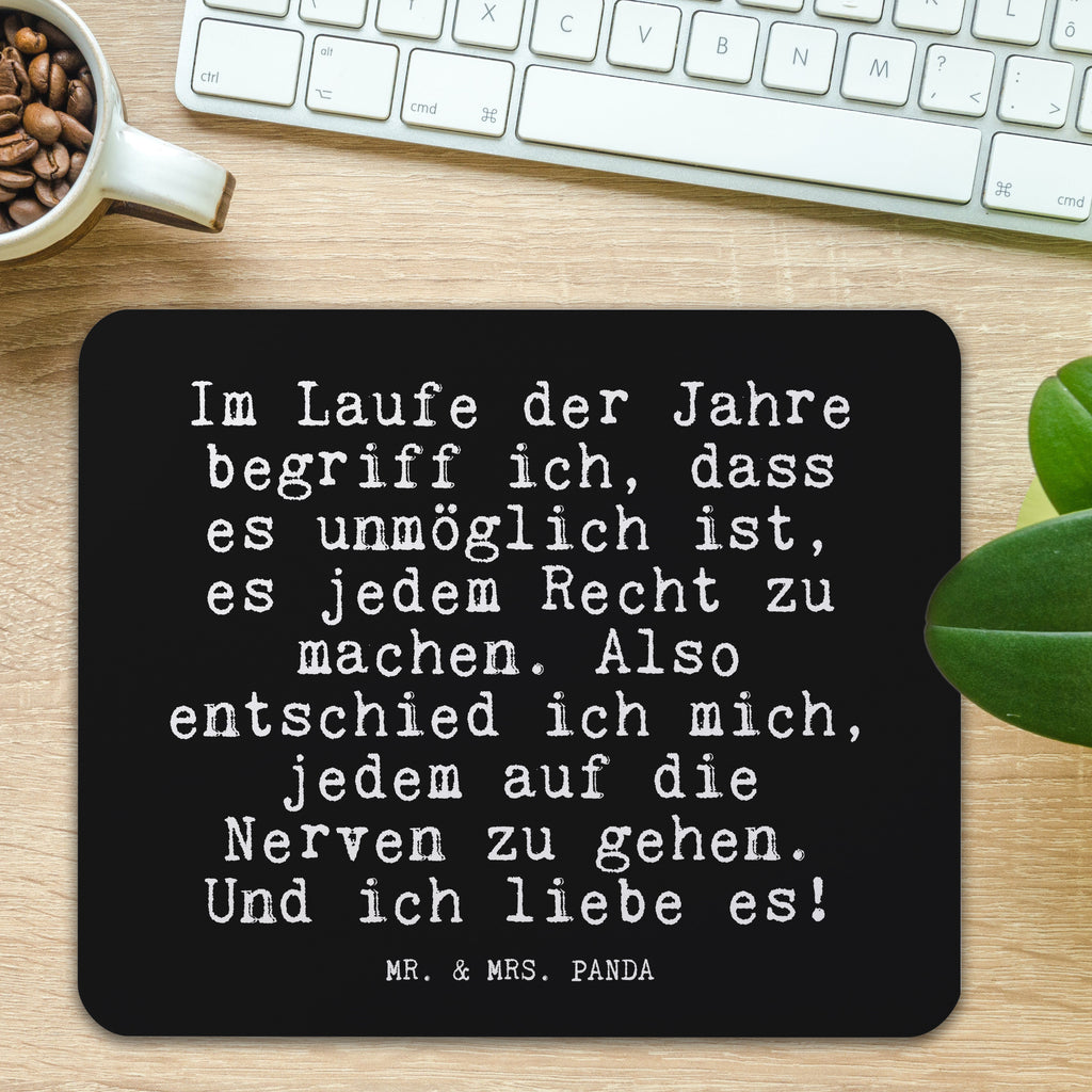 Mauspad Fun Talk Im Laufe der Jahre begriff ich, dass es unmöglich ist, es jedem Recht zu machen. Also entschied ich mich, jedem auf die Nerven zu gehen. Und ich liebe es! Mousepad, Computer zubehör, Büroausstattung, PC Zubehör, Arbeitszimmer, Mauspad, Einzigartiges Mauspad, Designer Mauspad, Mausunterlage, Mauspad Büro, Spruch, Sprüche, lustige Sprüche, Weisheiten, Zitate, Spruch Geschenke, Glizer Spruch Sprüche Weisheiten Zitate Lustig Weisheit Worte