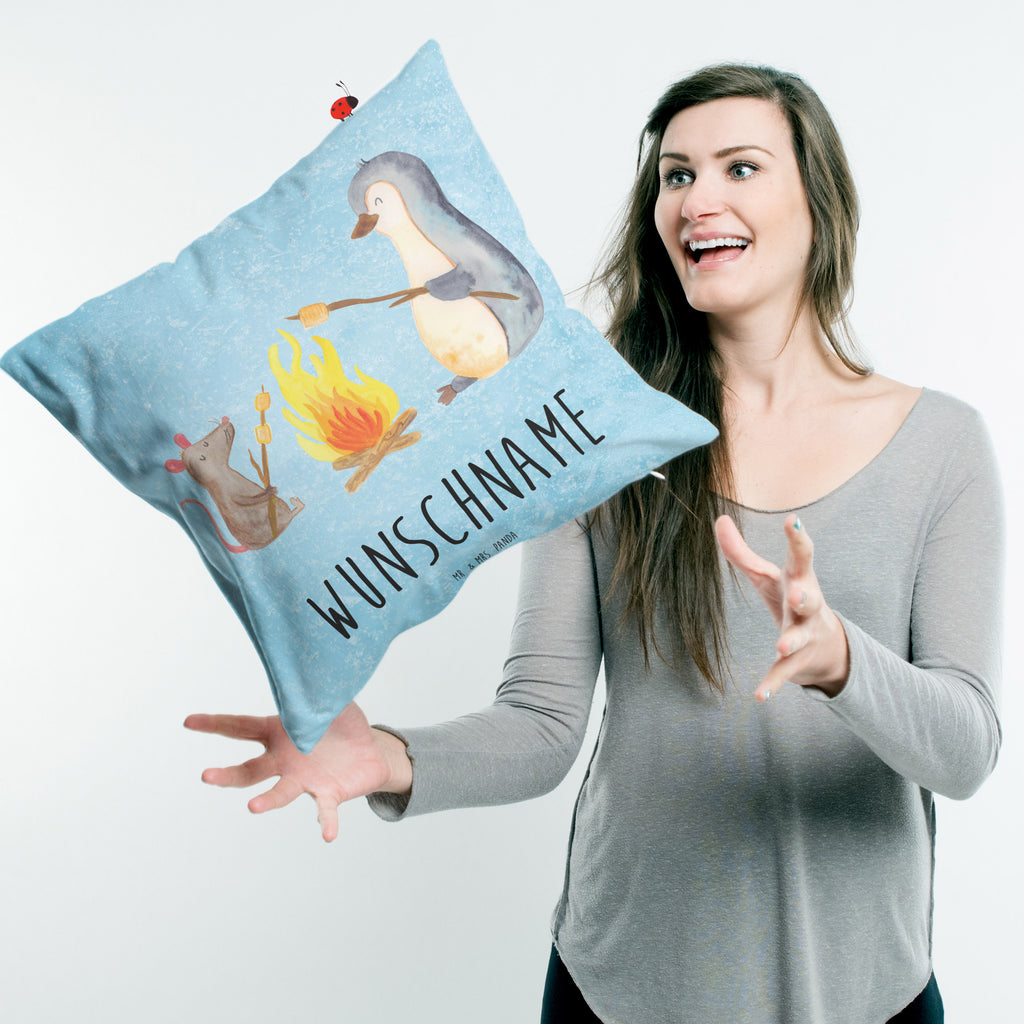 Personalisiertes Kissen Pinguin Lagerfeuer Kissen, personalisiert, Name, Wunschname, bedrucken, Kopfkissen, Pinguin, Maus, Pinguine, Lagerfeuer, Leben, Arbeit, Job, Motivation, Büro, Büroalltag, Lebensspruch, Lebensmotivation, Neustart, Liebe, grillen, Feuer, Marshmallows