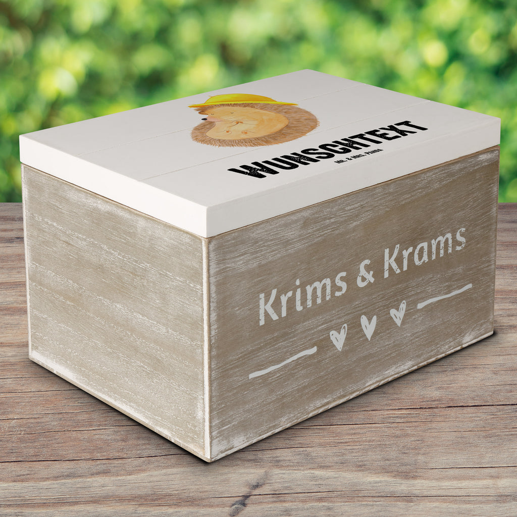 Personalisierte Holzkiste Igel betet Holzkiste mit Namen, Kiste mit Namen, Schatzkiste mit Namen, Truhe mit Namen, Schatulle mit Namen, Erinnerungsbox mit Namen, Erinnerungskiste, mit Namen, Dekokiste mit Namen, Aufbewahrungsbox mit Namen, Holzkiste Personalisiert, Kiste Personalisiert, Schatzkiste Personalisiert, Truhe Personalisiert, Schatulle Personalisiert, Erinnerungsbox Personalisiert, Erinnerungskiste Personalisiert, Dekokiste Personalisiert, Aufbewahrungsbox Personalisiert, Geschenkbox personalisiert, GEschenkdose personalisiert, Tiermotive, Gute Laune, lustige Sprüche, Tiere, Igel, Igel mit Hut, Sonnenhut, Gott, Amen, beten, Leben, Dankbarkeit, Dankbar sein, dankbar, genießen