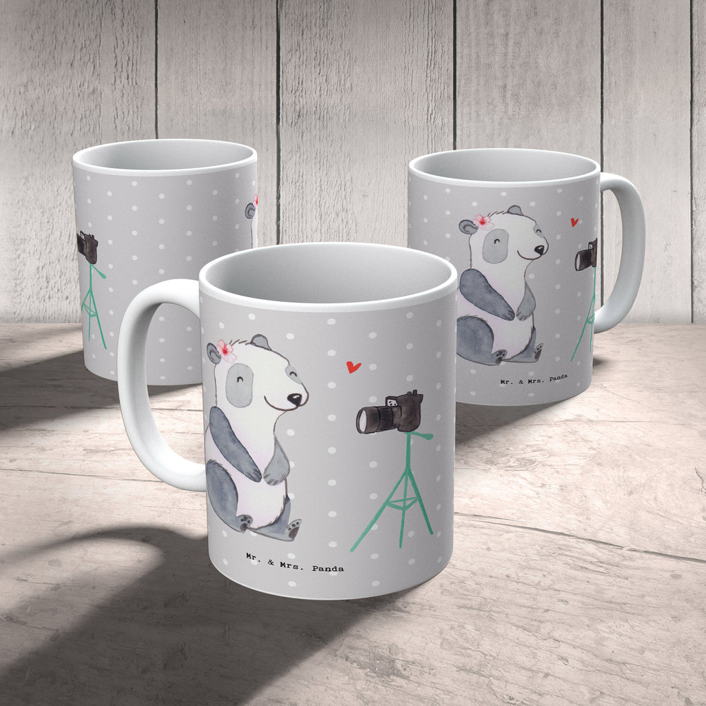 Tasse Vloggerin mit Herz Tasse, Kaffeetasse, Teetasse, Becher, Kaffeebecher, Teebecher, Keramiktasse, Porzellantasse, Büro Tasse, Geschenk Tasse, Tasse Sprüche, Tasse Motive, Kaffeetassen, Tasse bedrucken, Designer Tasse, Cappuccino Tassen, Schöne Teetassen, Beruf, Ausbildung, Jubiläum, Abschied, Rente, Kollege, Kollegin, Geschenk, Schenken, Arbeitskollege, Mitarbeiter, Firma, Danke, Dankeschön