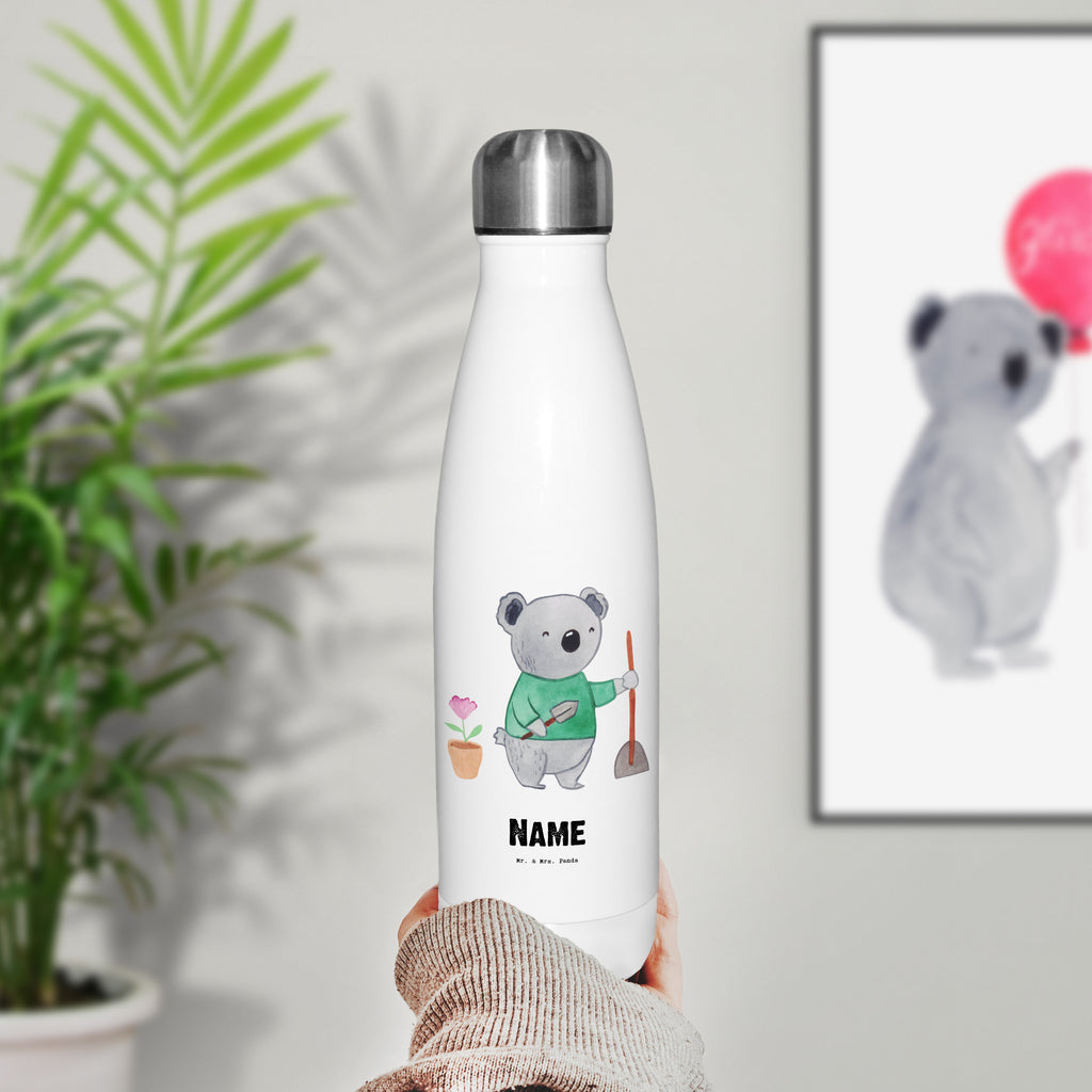 Personalisierte Thermosflasche Garten- und Landschaftsbauerin mit Herz Personalisierte Isolierflasche, Personalisierte Thermoflasche, Personalisierte Trinkflasche, Trinkflasche Mit Namen, Wunschname, Bedrucken, Namensflasche, Beruf, Ausbildung, Jubiläum, Abschied, Rente, Kollege, Kollegin, Geschenk, Schenken, Arbeitskollege, Mitarbeiter, Firma, Danke, Dankeschön, Gärtnerin, Gartenplaner, Gärtnerei, Gartenbau, Hobbygärtnerin, Garten- und Landschaftsbauerin