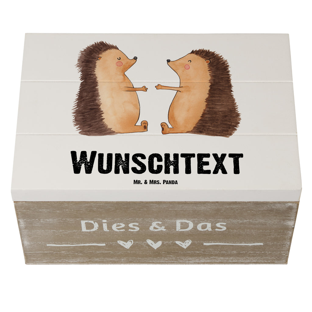 Personalisierte Holzkiste Igel Liebe Holzkiste mit Namen, Kiste mit Namen, Schatzkiste mit Namen, Truhe mit Namen, Schatulle mit Namen, Erinnerungsbox mit Namen, Erinnerungskiste, mit Namen, Dekokiste mit Namen, Aufbewahrungsbox mit Namen, Holzkiste Personalisiert, Kiste Personalisiert, Schatzkiste Personalisiert, Truhe Personalisiert, Schatulle Personalisiert, Erinnerungsbox Personalisiert, Erinnerungskiste Personalisiert, Dekokiste Personalisiert, Aufbewahrungsbox Personalisiert, Geschenkbox personalisiert, GEschenkdose personalisiert, Liebe, Partner, Freund, Freundin, Ehemann, Ehefrau, Heiraten, Verlobung, Heiratsantrag, Liebesgeschenk, Jahrestag, Hocheitstag, Verliebt, Verlobt, Verheiratet, Geschenk, Liebesbeweis, Hochzeitstag, Hochzeit, Igel