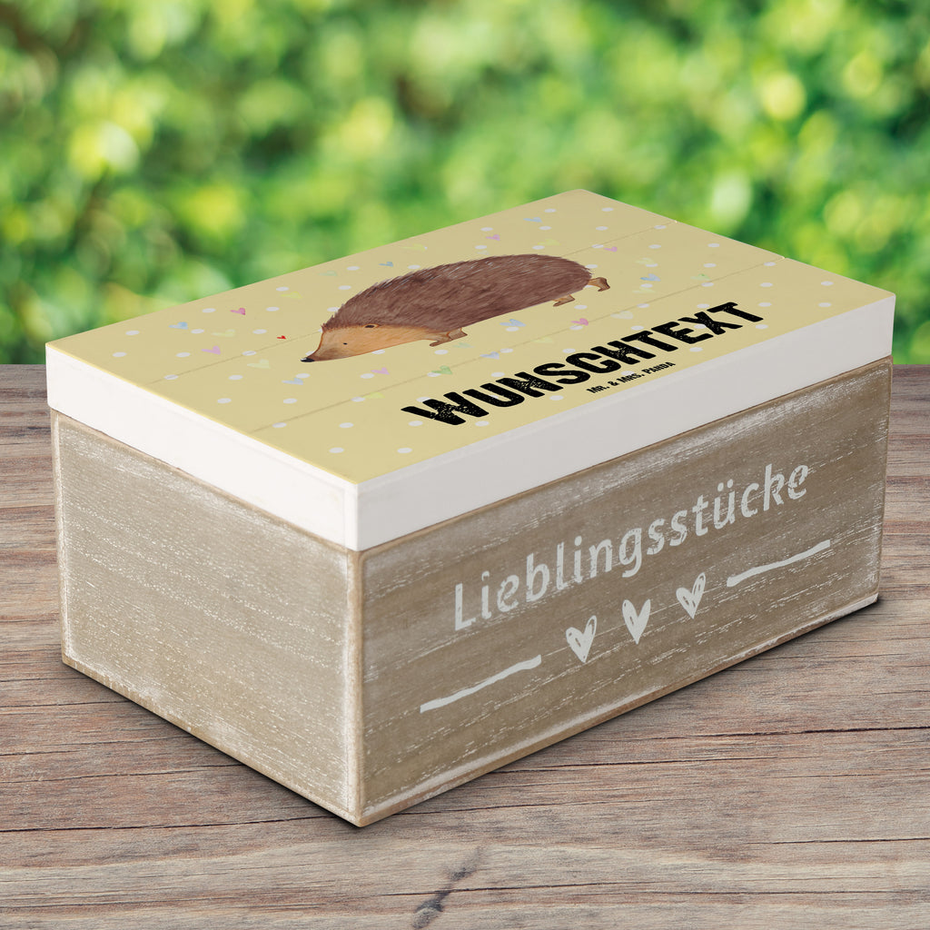 Personalisierte Holzkiste Igel Herzen Holzkiste mit Namen, Kiste mit Namen, Schatzkiste mit Namen, Truhe mit Namen, Schatulle mit Namen, Erinnerungsbox mit Namen, Erinnerungskiste, mit Namen, Dekokiste mit Namen, Aufbewahrungsbox mit Namen, Holzkiste Personalisiert, Kiste Personalisiert, Schatzkiste Personalisiert, Truhe Personalisiert, Schatulle Personalisiert, Erinnerungsbox Personalisiert, Erinnerungskiste Personalisiert, Dekokiste Personalisiert, Aufbewahrungsbox Personalisiert, Geschenkbox personalisiert, GEschenkdose personalisiert, Tiermotive, Gute Laune, lustige Sprüche, Tiere, Liebe, Herz, Herzen, Igel, Vertrauen, Kuss, Leben