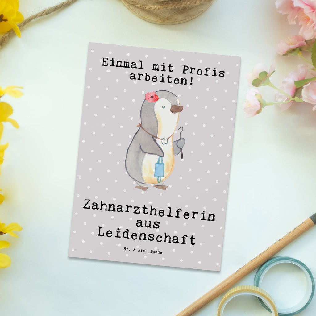 Postkarte Zahnarzthelferin aus Leidenschaft Postkarte, Karte, Geschenkkarte, Grußkarte, Einladung, Ansichtskarte, Geburtstagskarte, Einladungskarte, Dankeskarte, Ansichtskarten, Einladung Geburtstag, Einladungskarten Geburtstag, Beruf, Ausbildung, Jubiläum, Abschied, Rente, Kollege, Kollegin, Geschenk, Schenken, Arbeitskollege, Mitarbeiter, Firma, Danke, Dankeschön