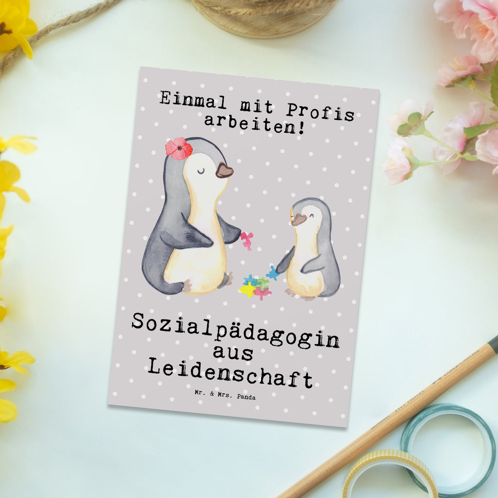 Postkarte Sozialpädagogin aus Leidenschaft Postkarte, Karte, Geschenkkarte, Grußkarte, Einladung, Ansichtskarte, Geburtstagskarte, Einladungskarte, Dankeskarte, Ansichtskarten, Einladung Geburtstag, Einladungskarten Geburtstag, Beruf, Ausbildung, Jubiläum, Abschied, Rente, Kollege, Kollegin, Geschenk, Schenken, Arbeitskollege, Mitarbeiter, Firma, Danke, Dankeschön