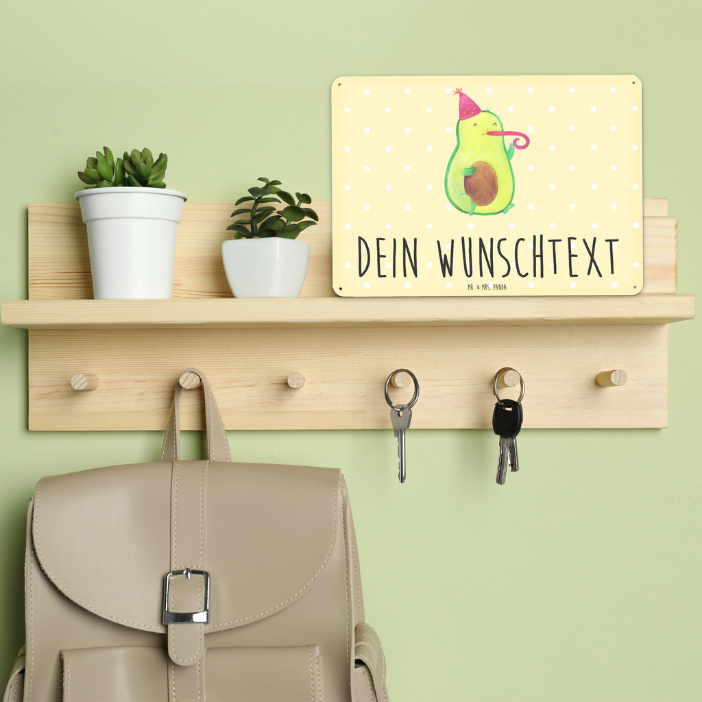 Personalisiertes Blechschild Avocado Feier Blechschild, Metallschild, Geschenk Schild, Schild, Magnet-Metall-Schild, Deko Schild, Wandschild, Wand-Dekoration, Türschild, Avocado, Veggie, Vegan, Gesund, Party, Feierlichkeit, Feier, Fete, Geburtstag, Gute Laune, Tröte