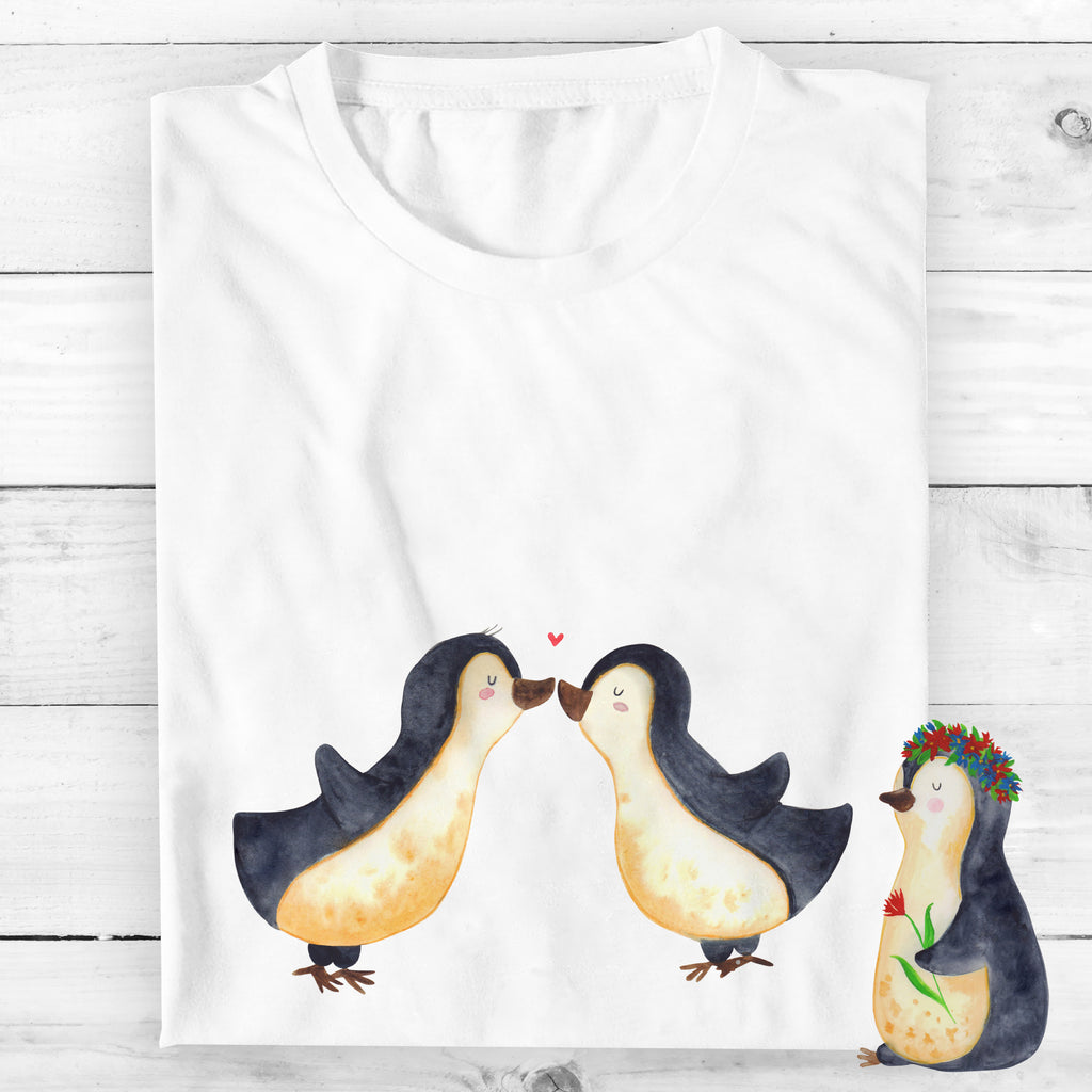 T-Shirt Standard Pinguin Liebe T-Shirt, Shirt, Tshirt, Lustiges T-Shirt, T-Shirt mit Spruch, Party, Junggesellenabschied, Jubiläum, Geburstag, Herrn, Damen, Männer, Frauen, Schlafshirt, Nachthemd, Sprüche, Liebe, Partner, Freund, Freundin, Ehemann, Ehefrau, Heiraten, Verlobung, Heiratsantrag, Liebesgeschenk, Jahrestag, Hocheitstag, Pinguin, Pinguine, Pinguin Paar, Pinguinpaar, Pinguin Liebe, Paar, Pärchen. Liebespaar, Liebesbeweis, Liebesspruch, Hochzeitstag, Geschenk Freund, Geschenk Freundin, Verlobte, Verlobter, Love, Geschenk Hochzeitstag, Geschenkidee, Hochzeit, Gastgeschenk