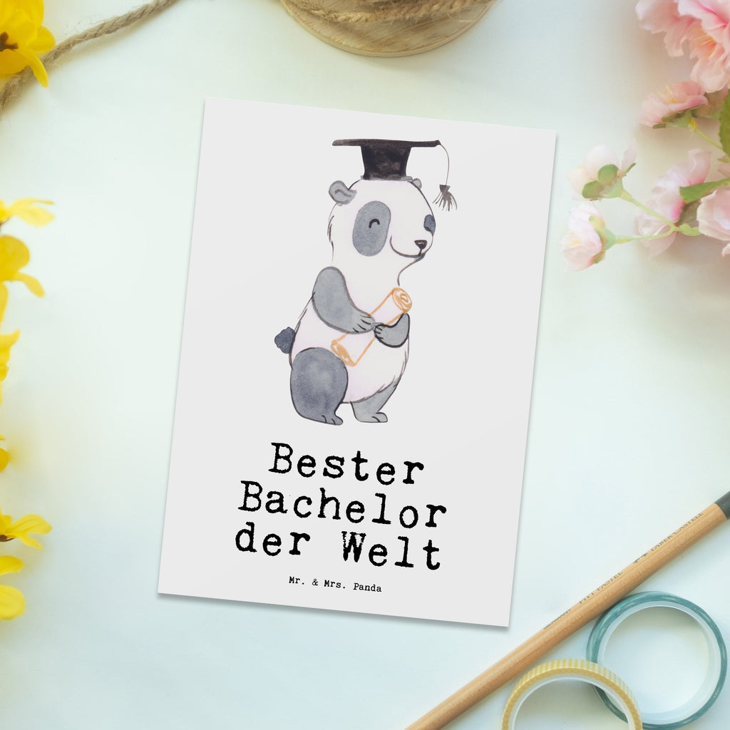 Postkarte Panda Bester Bachelor der Welt Postkarte, Karte, Geschenkkarte, Grußkarte, Einladung, Ansichtskarte, Geburtstagskarte, Einladungskarte, Dankeskarte, Ansichtskarten, Einladung Geburtstag, Einladungskarten Geburtstag, für, Dankeschön, Geschenk, Schenken, Geburtstag, Geburtstagsgeschenk, Geschenkidee, Danke, Bedanken, Mitbringsel, Freude machen, Geschenktipp, Bachelor, Student, Studium, Sohn, Spaß, Musterschüler, lustig, Studienabschluss, witzig, Universität, Abschluss, Alumni, Uni, Studenten, Hochschule