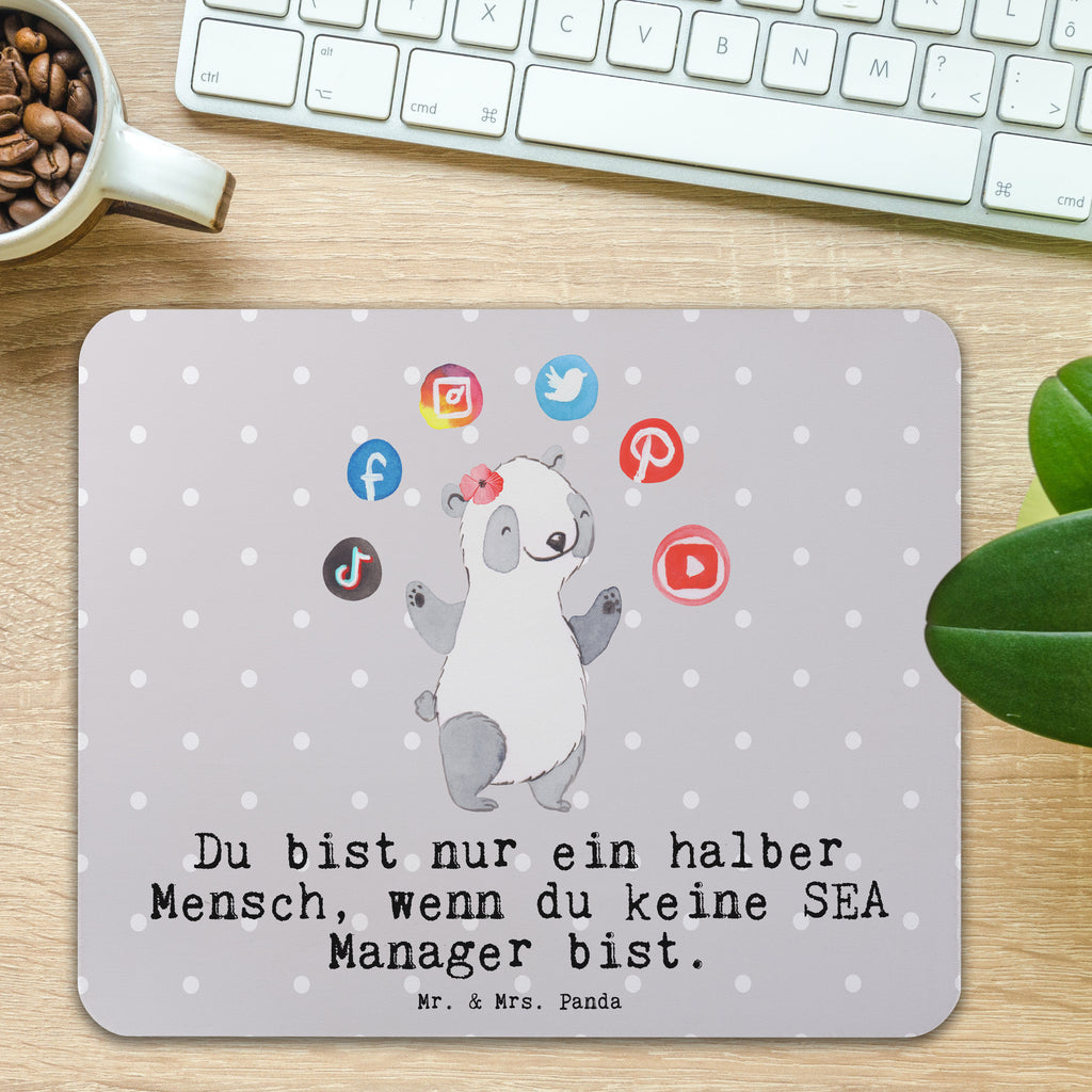 Mauspad SEA Manager mit Herz Mousepad, Computer zubehör, Büroausstattung, PC Zubehör, Arbeitszimmer, Mauspad, Einzigartiges Mauspad, Designer Mauspad, Mausunterlage, Mauspad Büro, Beruf, Ausbildung, Jubiläum, Abschied, Rente, Kollege, Kollegin, Geschenk, Schenken, Arbeitskollege, Mitarbeiter, Firma, Danke, Dankeschön, SEA Manager, Suchmaschinenwerbung, Suchmaschinenmarketing