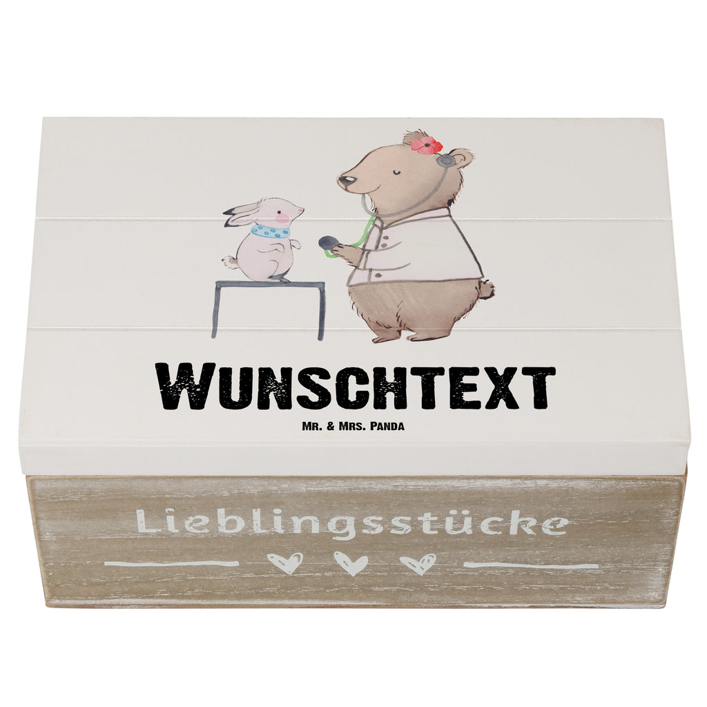 Personalisierte Holzkiste Tierärztin Herz Holzkiste mit Namen, Kiste mit Namen, Schatzkiste mit Namen, Truhe mit Namen, Schatulle mit Namen, Erinnerungsbox mit Namen, Erinnerungskiste, mit Namen, Dekokiste mit Namen, Aufbewahrungsbox mit Namen, Holzkiste Personalisiert, Kiste Personalisiert, Schatzkiste Personalisiert, Truhe Personalisiert, Schatulle Personalisiert, Erinnerungsbox Personalisiert, Erinnerungskiste Personalisiert, Dekokiste Personalisiert, Aufbewahrungsbox Personalisiert, Geschenkbox personalisiert, GEschenkdose personalisiert, Beruf, Ausbildung, Jubiläum, Abschied, Rente, Kollege, Kollegin, Geschenk, Schenken, Arbeitskollege, Mitarbeiter, Firma, Danke, Dankeschön