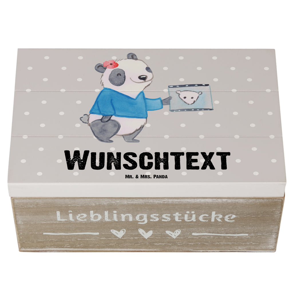 Personalisierte Holzkiste Radiologie Assistentin Herz Holzkiste mit Namen, Kiste mit Namen, Schatzkiste mit Namen, Truhe mit Namen, Schatulle mit Namen, Erinnerungsbox mit Namen, Erinnerungskiste, mit Namen, Dekokiste mit Namen, Aufbewahrungsbox mit Namen, Holzkiste Personalisiert, Kiste Personalisiert, Schatzkiste Personalisiert, Truhe Personalisiert, Schatulle Personalisiert, Erinnerungsbox Personalisiert, Erinnerungskiste Personalisiert, Dekokiste Personalisiert, Aufbewahrungsbox Personalisiert, Geschenkbox personalisiert, GEschenkdose personalisiert, Beruf, Ausbildung, Jubiläum, Abschied, Rente, Kollege, Kollegin, Geschenk, Schenken, Arbeitskollege, Mitarbeiter, Firma, Danke, Dankeschön