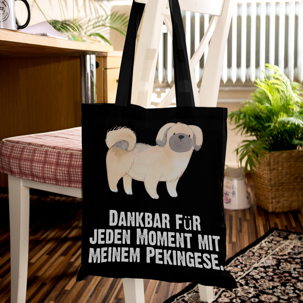 Tragetasche Pekingese Moment Beuteltasche, Beutel, Einkaufstasche, Jutebeutel, Stoffbeutel, Tasche, Shopper, Umhängetasche, Strandtasche, Schultertasche, Stofftasche, Tragetasche, Badetasche, Jutetasche, Einkaufstüte, Laptoptasche, Hund, Hunderasse, Rassehund, Hundebesitzer, Geschenk, Tierfreund, Schenken, Welpe, Pekingese, Pekinese, Peking-Palasthund