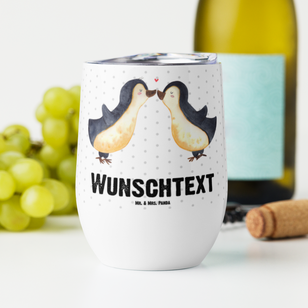 Personalisierter Weinbecher Pinguine Kuss Personalisierter Weinbecher, Personalisierter Glühwein Becher, Heißgetränke, Personalisierter Trinkbecher, Personalisierter Weinkelch, Personalisiertes Weingläser, hochwertiger Weinbecher, Weinbecher Reisen, Weinbecher unterwegs, Personalisertes Sommerglas, mit Namen, Wunschtext, Personalisierung, selbst bedrucken, Personalisiertes Weinglas, Liebe, Partner, Freund, Freundin, Ehemann, Ehefrau, Heiraten, Verlobung, Heiratsantrag, Liebesgeschenk, Jahrestag, Hocheitstag, Valentinstag, Geschenk für Frauen, Hochzeitstag, Mitbringsel, Geschenk für Freundin, Geschenk für Partner, Liebesbeweis, für Männer, für Ehemann