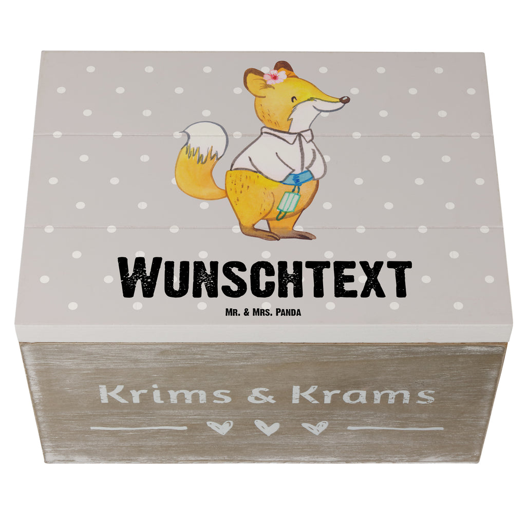 Personalisierte Holzkiste Gynäkologin Herz Holzkiste mit Namen, Kiste mit Namen, Schatzkiste mit Namen, Truhe mit Namen, Schatulle mit Namen, Erinnerungsbox mit Namen, Erinnerungskiste, mit Namen, Dekokiste mit Namen, Aufbewahrungsbox mit Namen, Holzkiste Personalisiert, Kiste Personalisiert, Schatzkiste Personalisiert, Truhe Personalisiert, Schatulle Personalisiert, Erinnerungsbox Personalisiert, Erinnerungskiste Personalisiert, Dekokiste Personalisiert, Aufbewahrungsbox Personalisiert, Geschenkbox personalisiert, GEschenkdose personalisiert, Beruf, Ausbildung, Jubiläum, Abschied, Rente, Kollege, Kollegin, Geschenk, Schenken, Arbeitskollege, Mitarbeiter, Firma, Danke, Dankeschön, Gynäkologin, Frauenärztin, Geschenk Frauenarzt nach Geburt, Geburtshilfe, Frauenarztpraxis