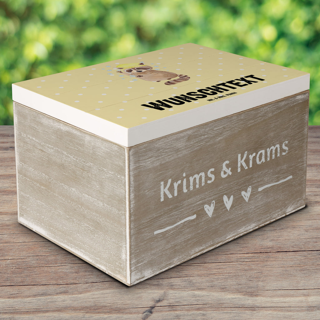 Personalisierte Holzkiste Waschbär Holzkiste mit Namen, Kiste mit Namen, Schatzkiste mit Namen, Truhe mit Namen, Schatulle mit Namen, Erinnerungsbox mit Namen, Erinnerungskiste, mit Namen, Dekokiste mit Namen, Aufbewahrungsbox mit Namen, Holzkiste Personalisiert, Kiste Personalisiert, Schatzkiste Personalisiert, Truhe Personalisiert, Schatulle Personalisiert, Erinnerungsbox Personalisiert, Erinnerungskiste Personalisiert, Dekokiste Personalisiert, Aufbewahrungsbox Personalisiert, Geschenkbox personalisiert, GEschenkdose personalisiert, Tiermotive, Gute Laune, lustige Sprüche, Tiere, Waschbär, Tagträumen, Plan, Fröhlich, waschen, Seifenblasen