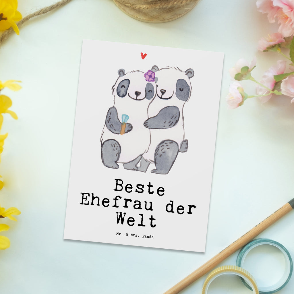 Postkarte Panda Beste Ehefrau der Welt Postkarte, Karte, Geschenkkarte, Grußkarte, Einladung, Ansichtskarte, Geburtstagskarte, Einladungskarte, Dankeskarte, Ansichtskarten, Einladung Geburtstag, Einladungskarten Geburtstag, für, Dankeschön, Geschenk, Schenken, Geburtstag, Geburtstagsgeschenk, Geschenkidee, Danke, Bedanken, Mitbringsel, Freude machen, Geschenktipp, Ehefrau, Beste, Frau, Partnerin, Freundin, Traumfrau, Hochzeit, Liebling, Ehepartner, Ehe, Gattin, Lebensgefährtin, Braut, Kleinigkeit