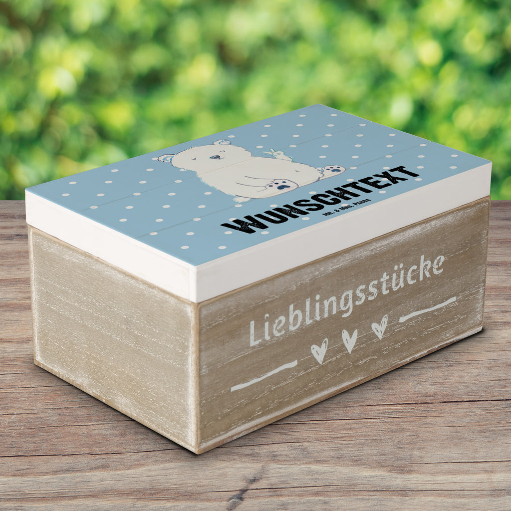 Personalisierte Holzkiste Eisbär Faul Holzkiste mit Namen, Kiste mit Namen, Schatzkiste mit Namen, Truhe mit Namen, Schatulle mit Namen, Erinnerungsbox mit Namen, Erinnerungskiste, mit Namen, Dekokiste mit Namen, Aufbewahrungsbox mit Namen, Holzkiste Personalisiert, Kiste Personalisiert, Schatzkiste Personalisiert, Truhe Personalisiert, Schatulle Personalisiert, Erinnerungsbox Personalisiert, Erinnerungskiste Personalisiert, Dekokiste Personalisiert, Aufbewahrungsbox Personalisiert, Geschenkbox personalisiert, GEschenkdose personalisiert, Bär, Teddy, Teddybär, Eisbär, Nordpol, Faul, Entspannen, Relaxen, Büro, Arbeit, Bürojob, Arbeitsplatz, Homeoffice