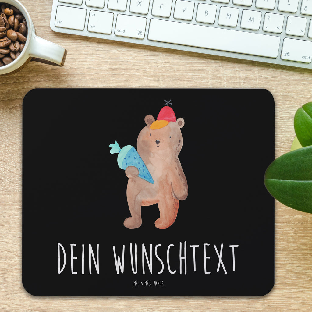 Personalisiertes Mauspad Bär mit Schultüte Personalisiertes Mousepad, Personalisiertes Mouse Pad, Personalisiertes Mauspad, Mauspad mit Namen, Mousepad mit Namen, Mauspad bedrucken, Mousepad bedrucken, Namensaufdruck, selbst bedrucken, Arbeitszimmer Geschenk, Büro Geschenk, Mouse Pad mit Namen, Selbst bedrucken, Individuelles Mauspad, Einzigartiges Mauspad, Mauspad mit Namen gestalten, Bär, Teddy, Teddybär, Bär Motiv, Schultüte, Erster Schultag Geschenk, Einschulung Geschenk, Schule Geschenk, Grundschule, Schulanfang, Schulbeginn