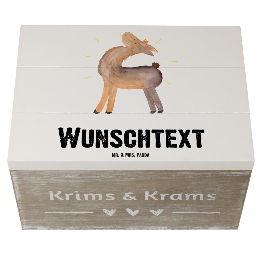 Personalisierte Holzkiste Lama Stolz Holzkiste mit Namen, Kiste mit Namen, Schatzkiste mit Namen, Truhe mit Namen, Schatulle mit Namen, Erinnerungsbox mit Namen, Erinnerungskiste, mit Namen, Dekokiste mit Namen, Aufbewahrungsbox mit Namen, Holzkiste Personalisiert, Kiste Personalisiert, Schatzkiste Personalisiert, Truhe Personalisiert, Schatulle Personalisiert, Erinnerungsbox Personalisiert, Erinnerungskiste Personalisiert, Dekokiste Personalisiert, Aufbewahrungsbox Personalisiert, Geschenkbox personalisiert, GEschenkdose personalisiert, Lama, Alpaka, Lamas, Außenseiter, Anders, Neustart, stolz, Hippie, Freundin, Freundinnen, beste Freundin, Kumpel, Familie, Family